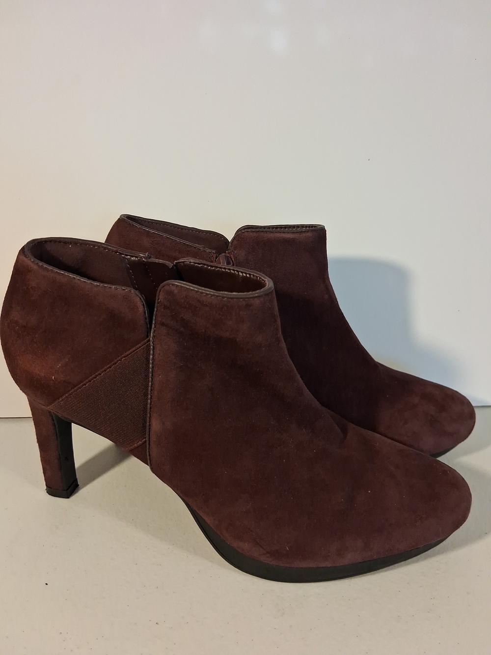 CLARKS Women's Shoes Burgundy Suede Leather Hills Zip Ankle Boots Size 9 39 EU